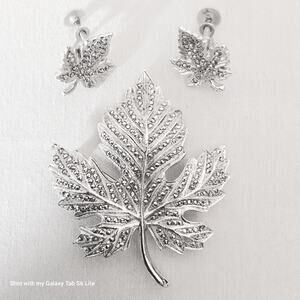 💎Maple Leaf Brooch Earrings Set Silver Tone Encrusted Clear Rhinestones